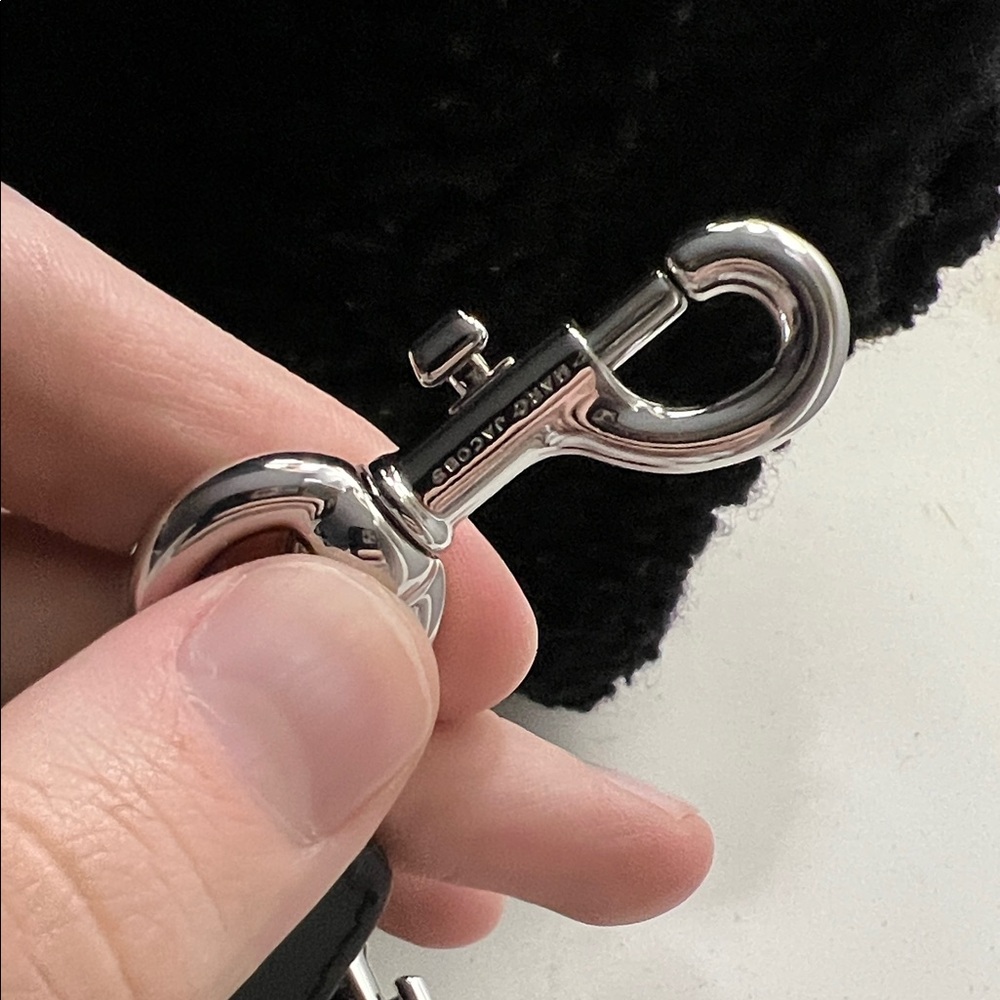 Marc Jacobs black teddy The Tote crossbody - Picture 2 of 10